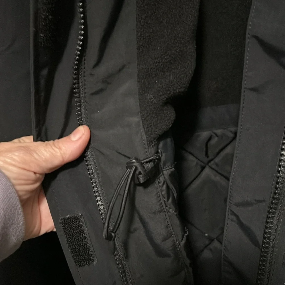 Lands’ End Women’s Winter Squall Jacket. Black. Size Large. (Relaxed Fit) - Picture 5 of 10